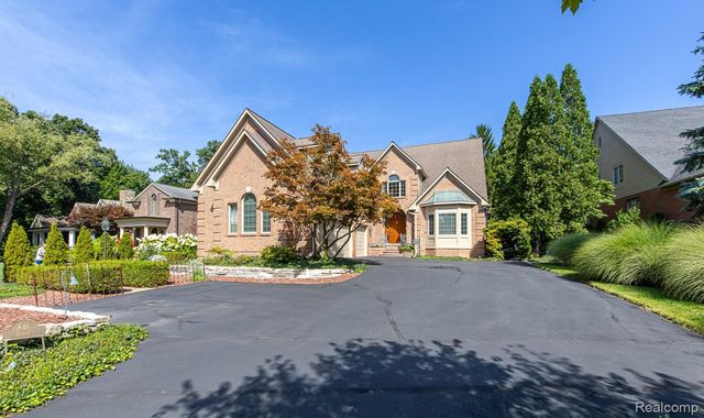 846 Redding Road, Birmingham, MI 48009
