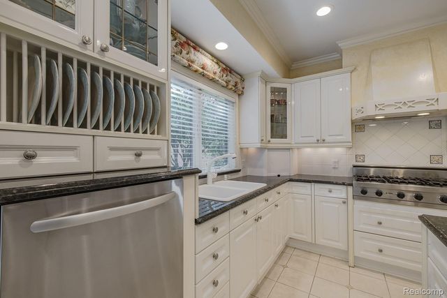 846 Redding Road, Birmingham, MI 48009