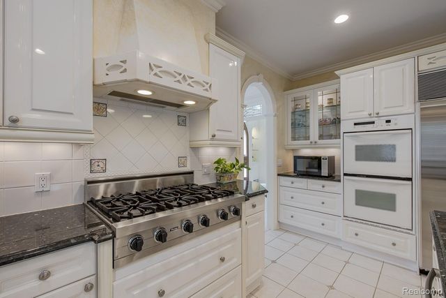 846 Redding Road, Birmingham, MI 48009
