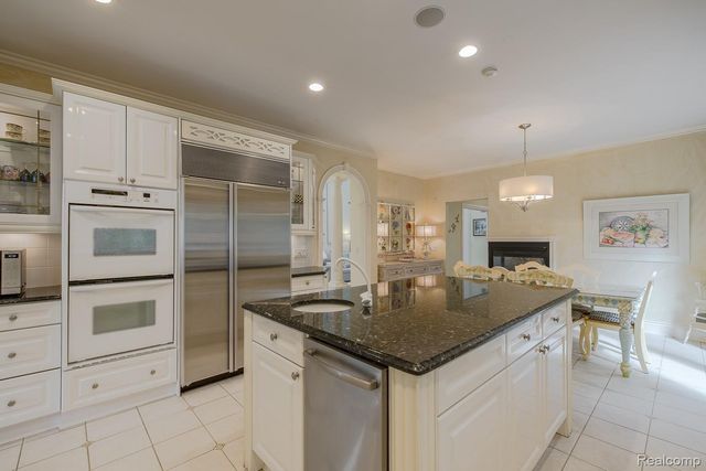 846 Redding Road, Birmingham, MI 48009