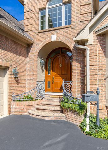 846 Redding Road, Birmingham, MI 48009