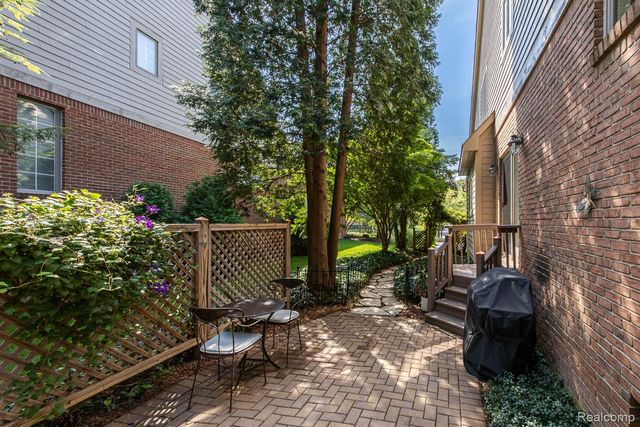846 Redding Road, Birmingham, MI 48009