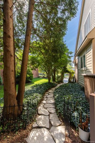 846 Redding Road, Birmingham, MI 48009