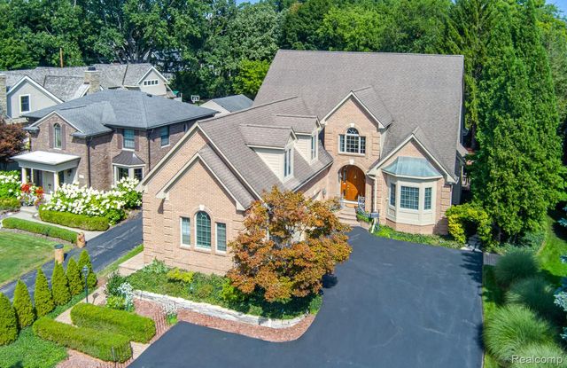 846 Redding Road, Birmingham, MI 48009