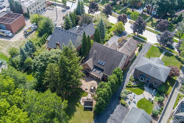 846 Redding Road, Birmingham, MI 48009