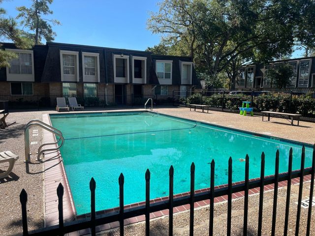 12633 Memorial Drive 223, Houston, TX 77024