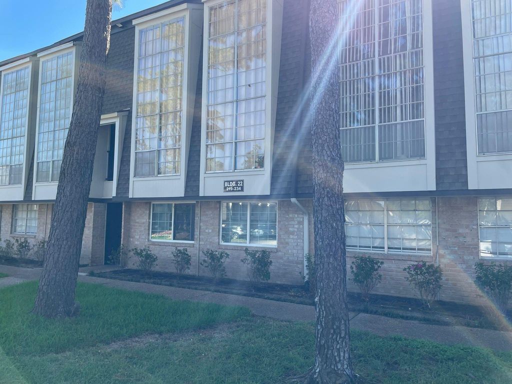 12633 Memorial Drive 223, Houston, TX 77024