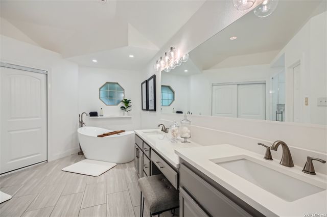 24 Inwood Mnr, San Antonio, TX 78248