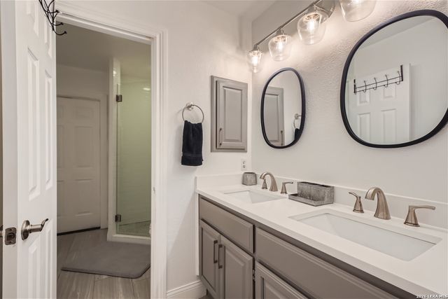 24 Inwood Mnr, San Antonio, TX 78248