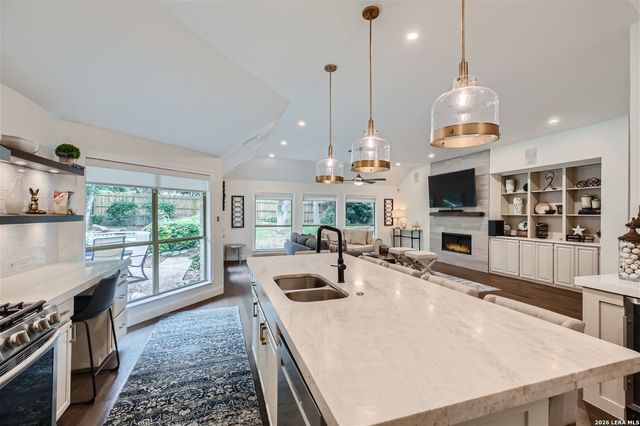 24 Inwood Mnr, San Antonio, TX 78248