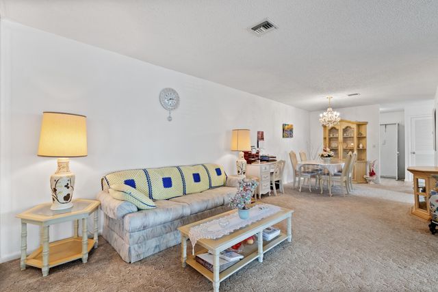 1234 S Lakes End Drive A, Fort Pierce, FL 34982
