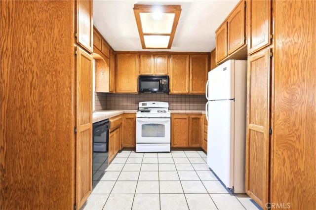 7008 Summit Valley, Hesperia, CA 92345