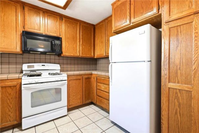 7008 Summit Valley, Hesperia, CA 92345