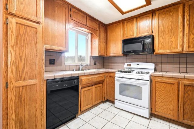 7008 Summit Valley, Hesperia, CA 92345