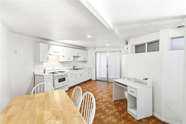 7008 Summit Valley, Hesperia, CA 92345