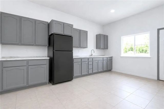 7008 Summit Valley, Hesperia, CA 92345