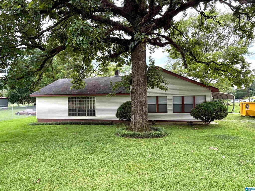 205 3RD STREET, Tarrant, AL 35217
