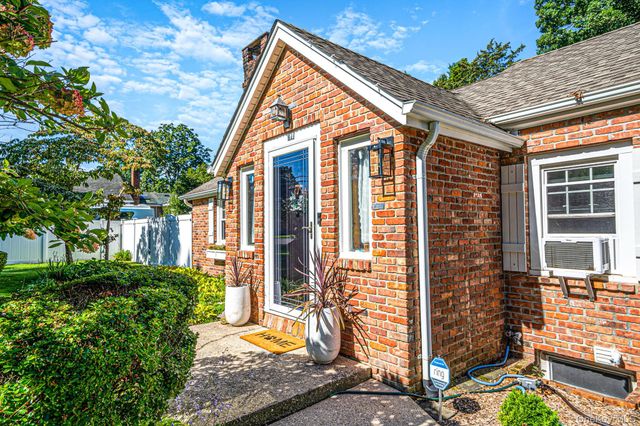 11 Keeler Street, Huntington, NY 11743