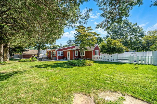 11 Keeler Street, Huntington, NY 11743