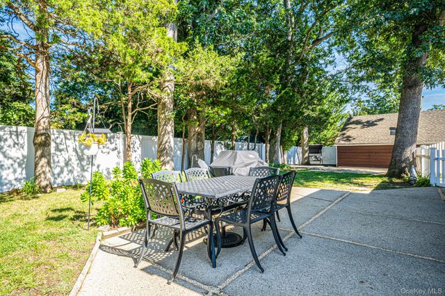 11 Keeler Street, Huntington, NY 11743
