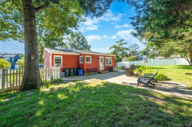 11 Keeler Street, Huntington, NY 11743