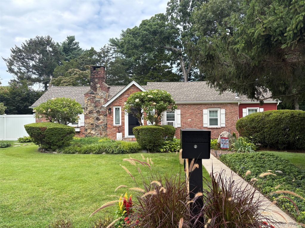 11 Keeler Street, Huntington, NY 11743 — exterior
