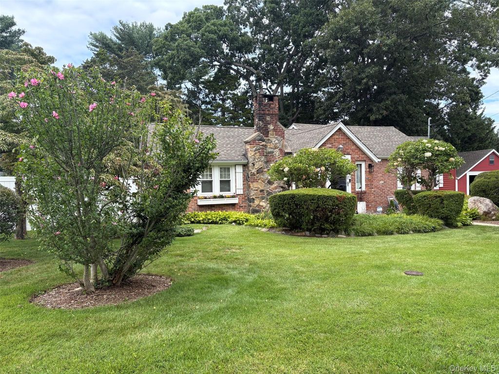 11 Keeler Street, Huntington, NY 11743 — photo 2
