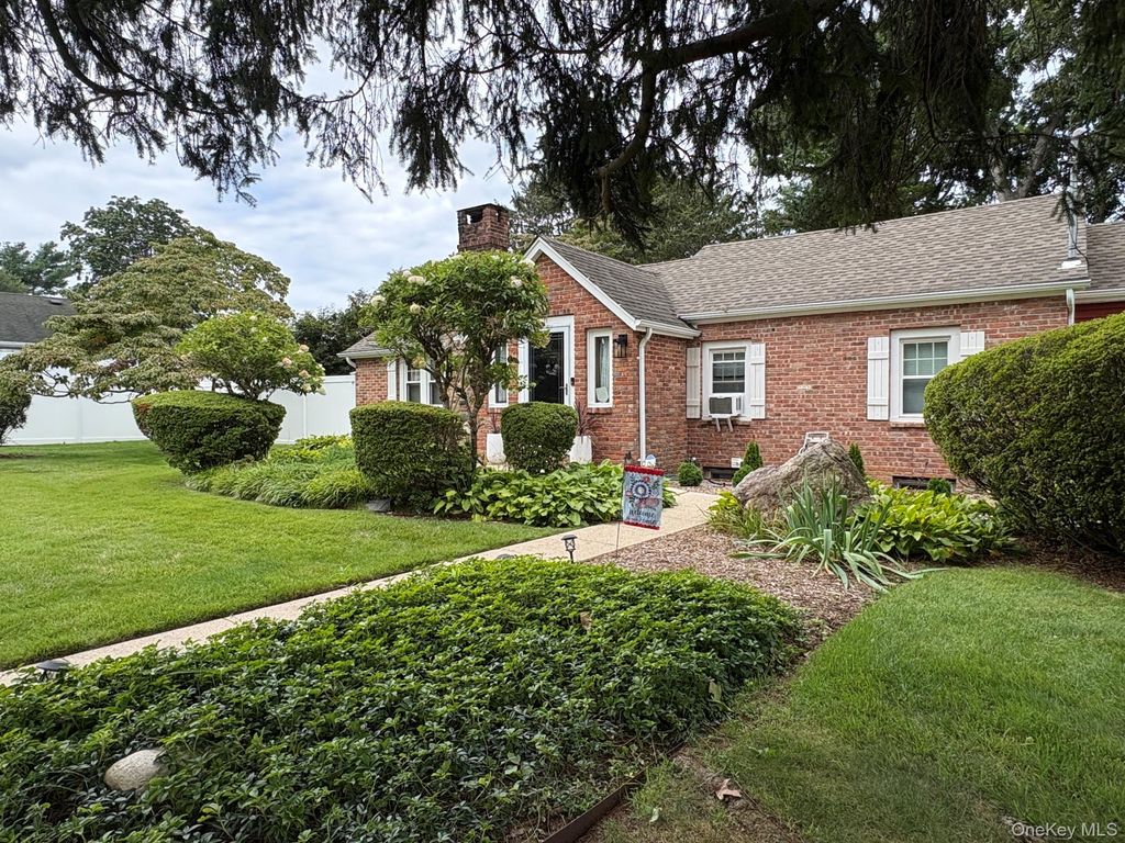 11 Keeler Street, Huntington, NY 11743 — photo 3