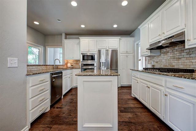 2209 Mission Road, Edmond, OK 73034
