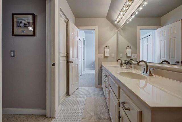 2209 Mission Road, Edmond, OK 73034