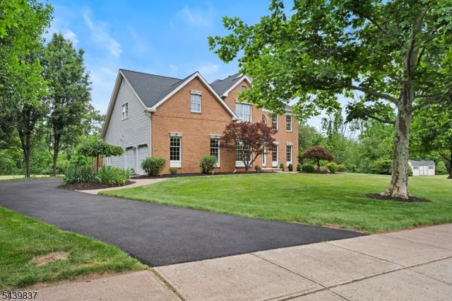 18 Montfort Dr, Montgomery Twp., NJ 08502