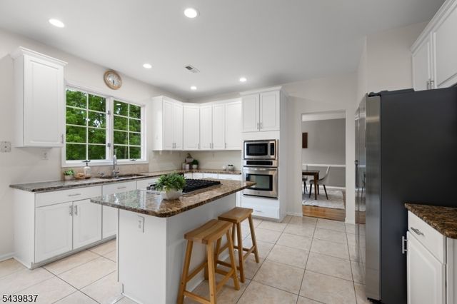 18 Montfort Dr, Montgomery Twp., NJ 08502