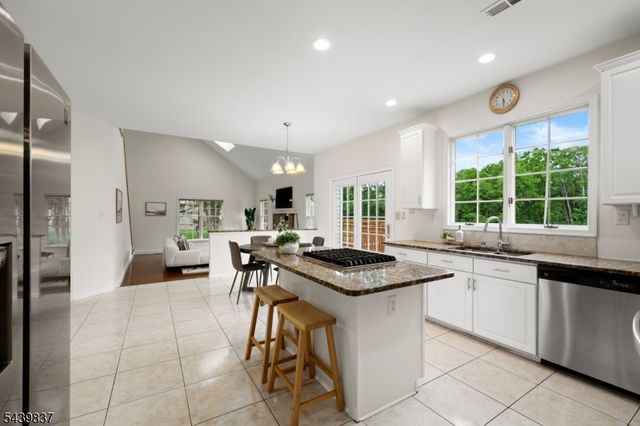 18 Montfort Dr, Montgomery Twp., NJ 08502