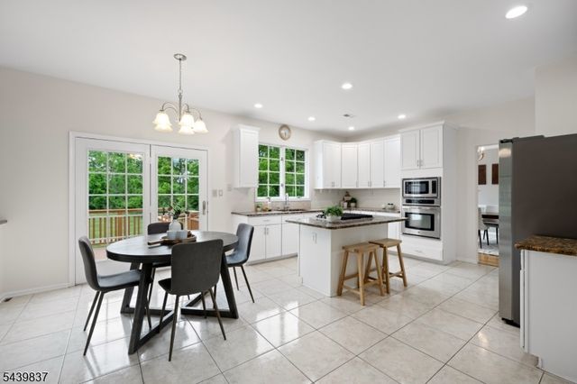 18 Montfort Dr, Montgomery Twp., NJ 08502
