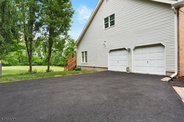 18 Montfort Dr, Montgomery Twp., NJ 08502