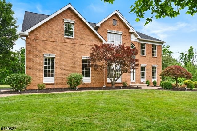 18 Montfort Dr, Montgomery Twp., NJ 08502