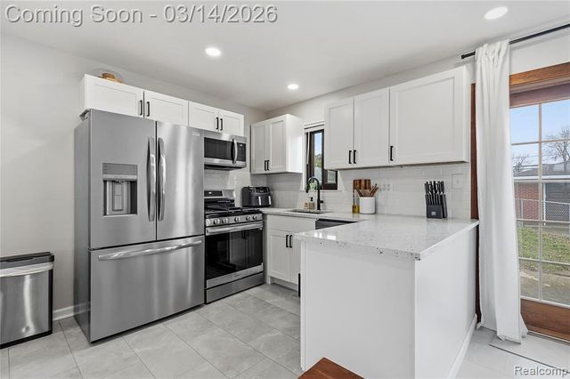 28625 Bradner Drive, Warren, MI 48088