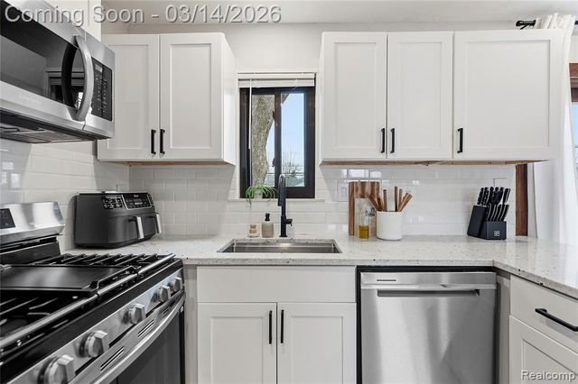 28625 Bradner Drive, Warren, MI 48088