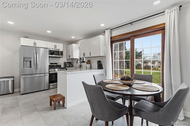 28625 Bradner Drive, Warren, MI 48088