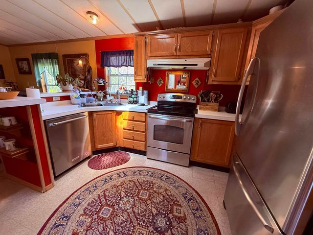 18 Lindy Road, Vernon, VT 05354