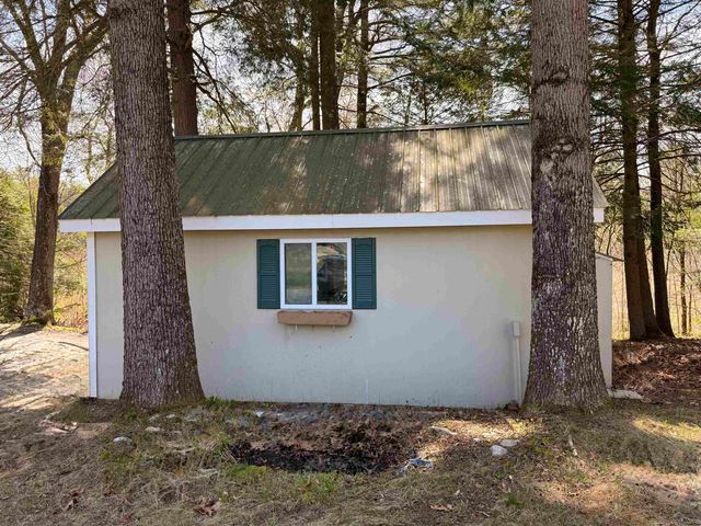 18 Lindy Road, Vernon, VT 05354