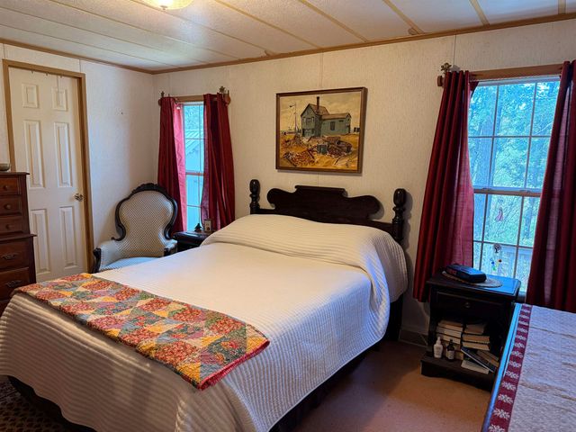 18 Lindy Road, Vernon, VT 05354