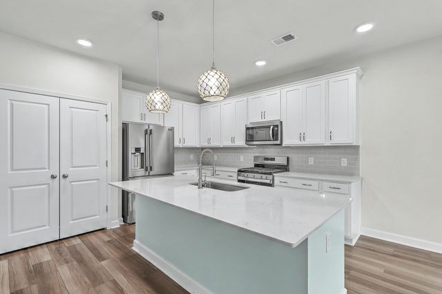 1423 Arabella Street, Charleston, SC 29414