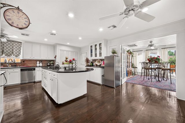 1914 Wagon Gap Trail, Houston, TX 77090