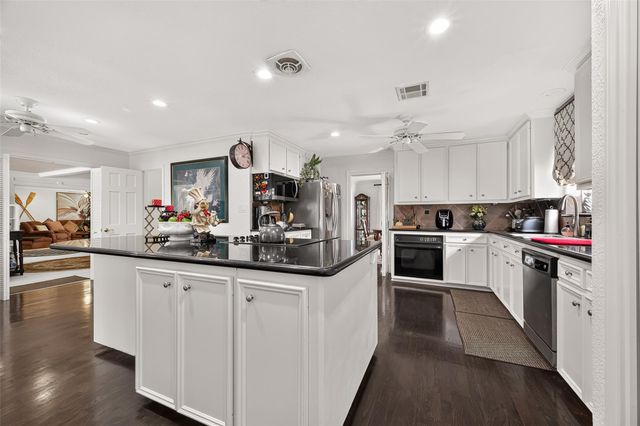 1914 Wagon Gap Trail, Houston, TX 77090