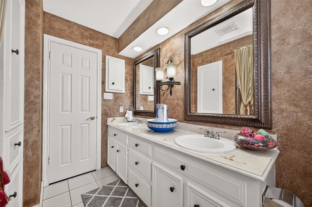 1914 Wagon Gap Trail, Houston, TX 77090