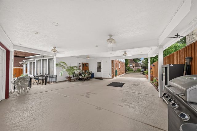 1914 Wagon Gap Trail, Houston, TX 77090