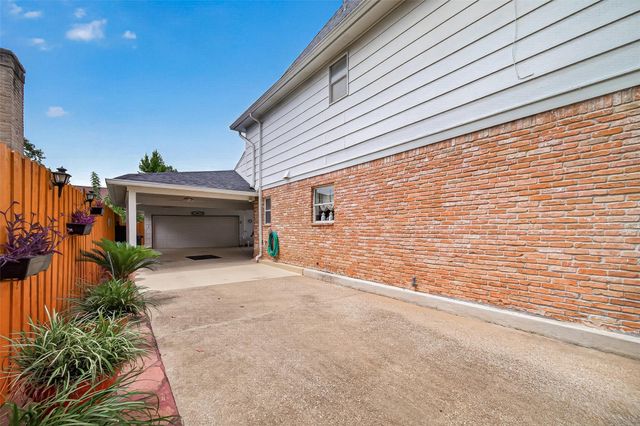 1914 Wagon Gap Trail, Houston, TX 77090