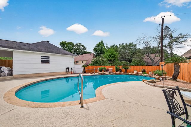 1914 Wagon Gap Trail, Houston, TX 77090