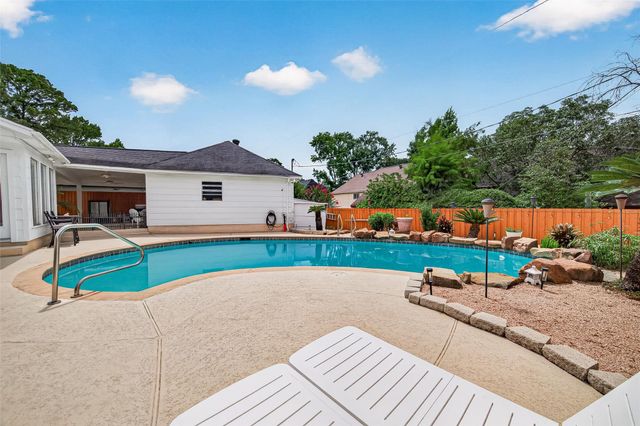 1914 Wagon Gap Trail, Houston, TX 77090